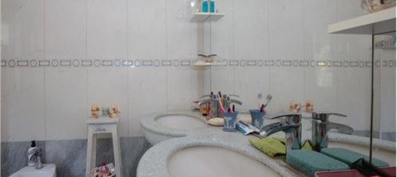 2 Schlafzimmer Haus in Genoa, Italy, Nr. 289495 18