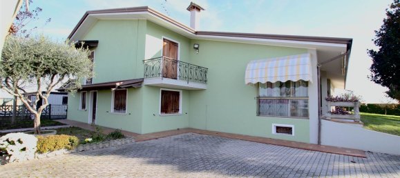 10-salle Villa à Caorle, Italy No. 87945 3