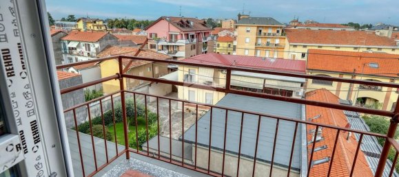 Apartamento de 3 dormitorios en Busto Arsizio, Italy No. 363473 17