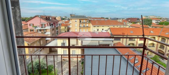 Apartamento de 3 dormitorios en Busto Arsizio, Italy No. 363473 18