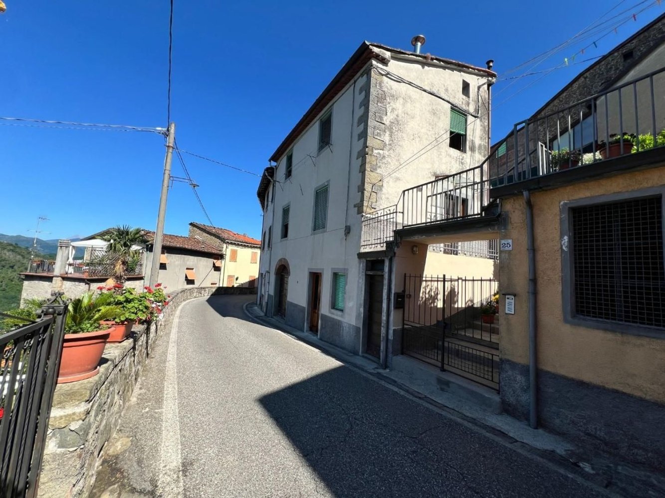 6 rooms House in Bagni di Lucca, Italy No. 293098