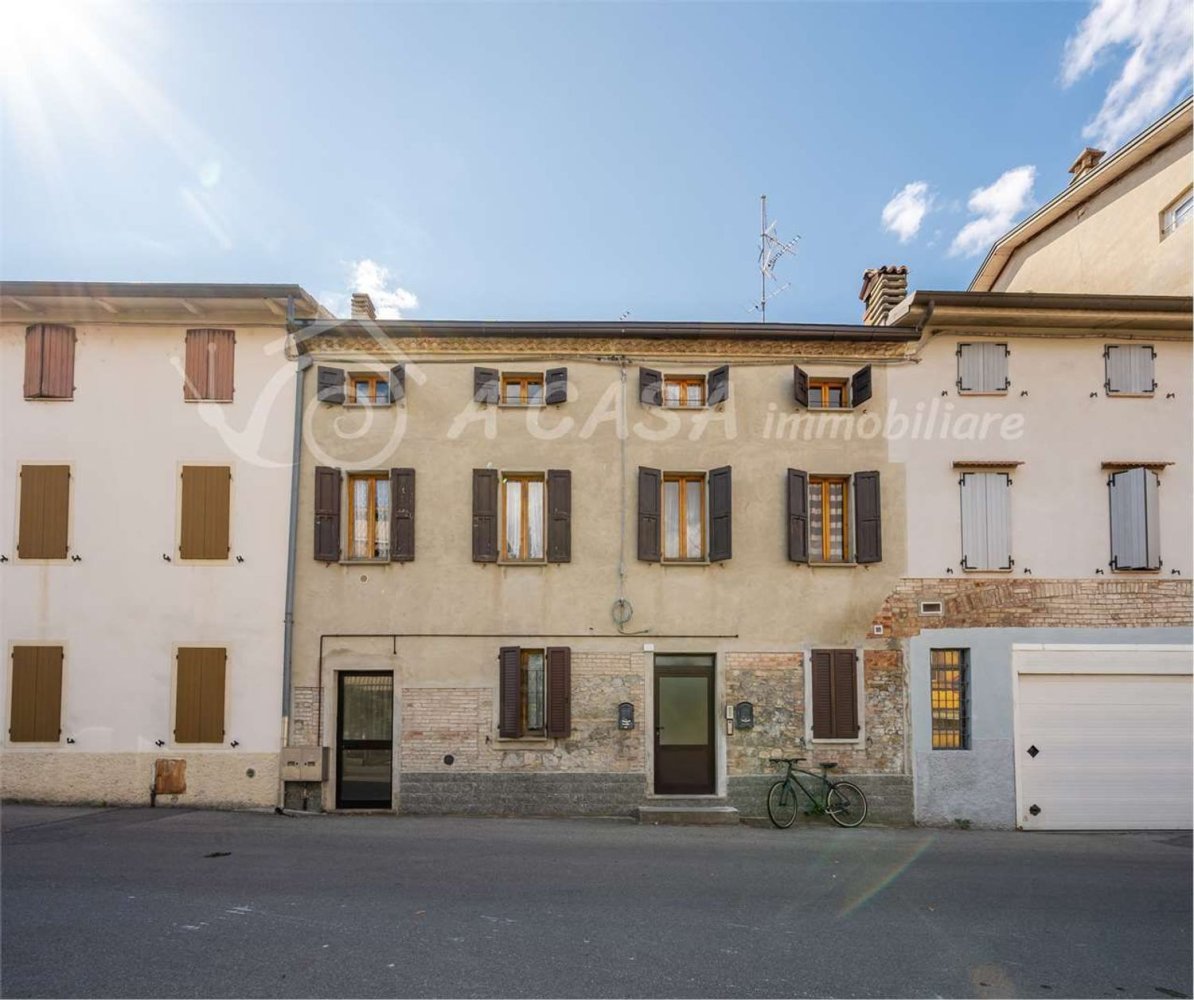 5 bedrooms Apartment in Felino, Italy No. 379073