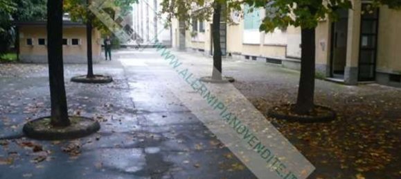 2 bedrooms Apartment in Milan, Italy No. 373110 3