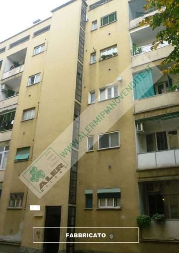 2 bedrooms Apartment in Milan, Italy No. 373110