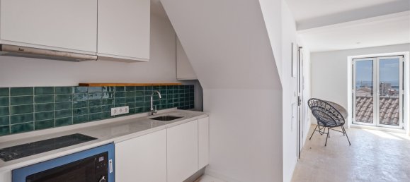 250m² Building in Lisbon, Portugal No. 117053 4