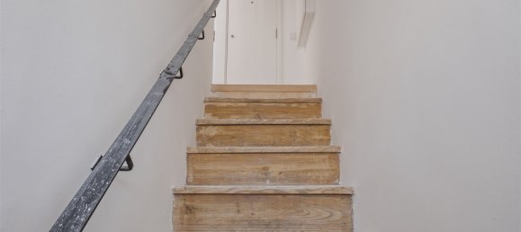 250m² Building in Lisbon, Portugal No. 117053 2