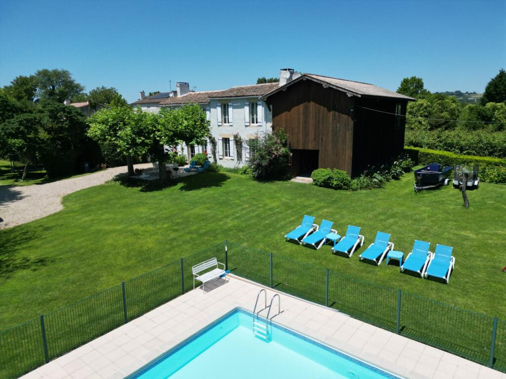 8 bedrooms House in Langon, France No. 339228
