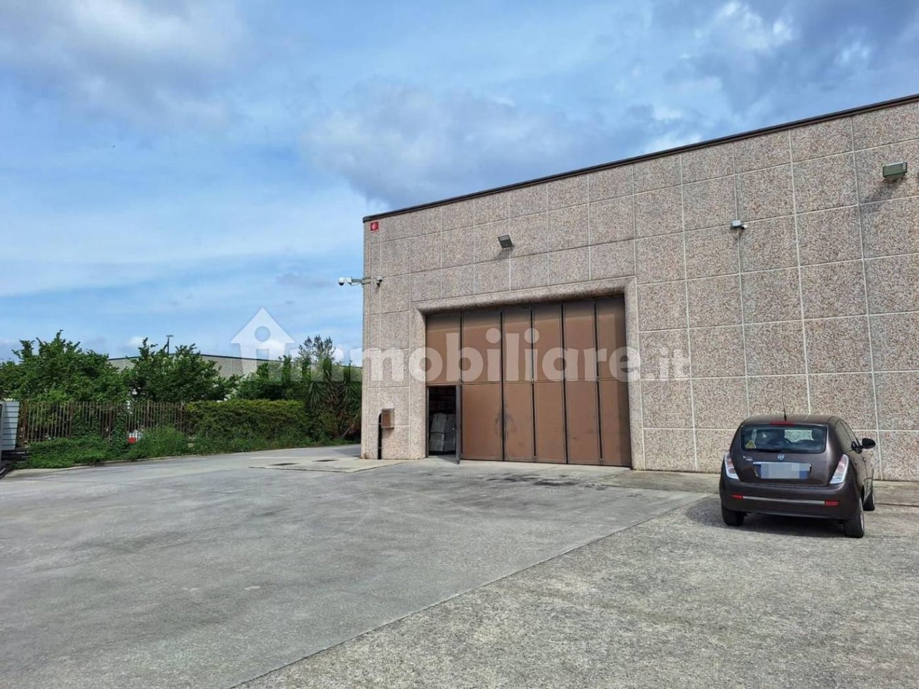 1900m² Warehouse in Serino, Italy No. 317775