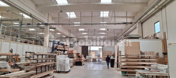 1900m² Warehouse in Serino, Italy No. 317775 2