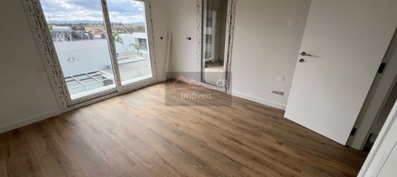 4 bedrooms House in Corroios, Portugal No. 117811 4