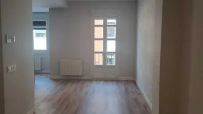 3 bedrooms Apartment in Madrid, Spain No. 239395