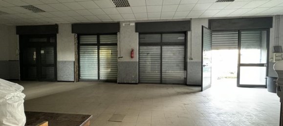 140m² Commercial property in Rome, Italy No. 50162 3