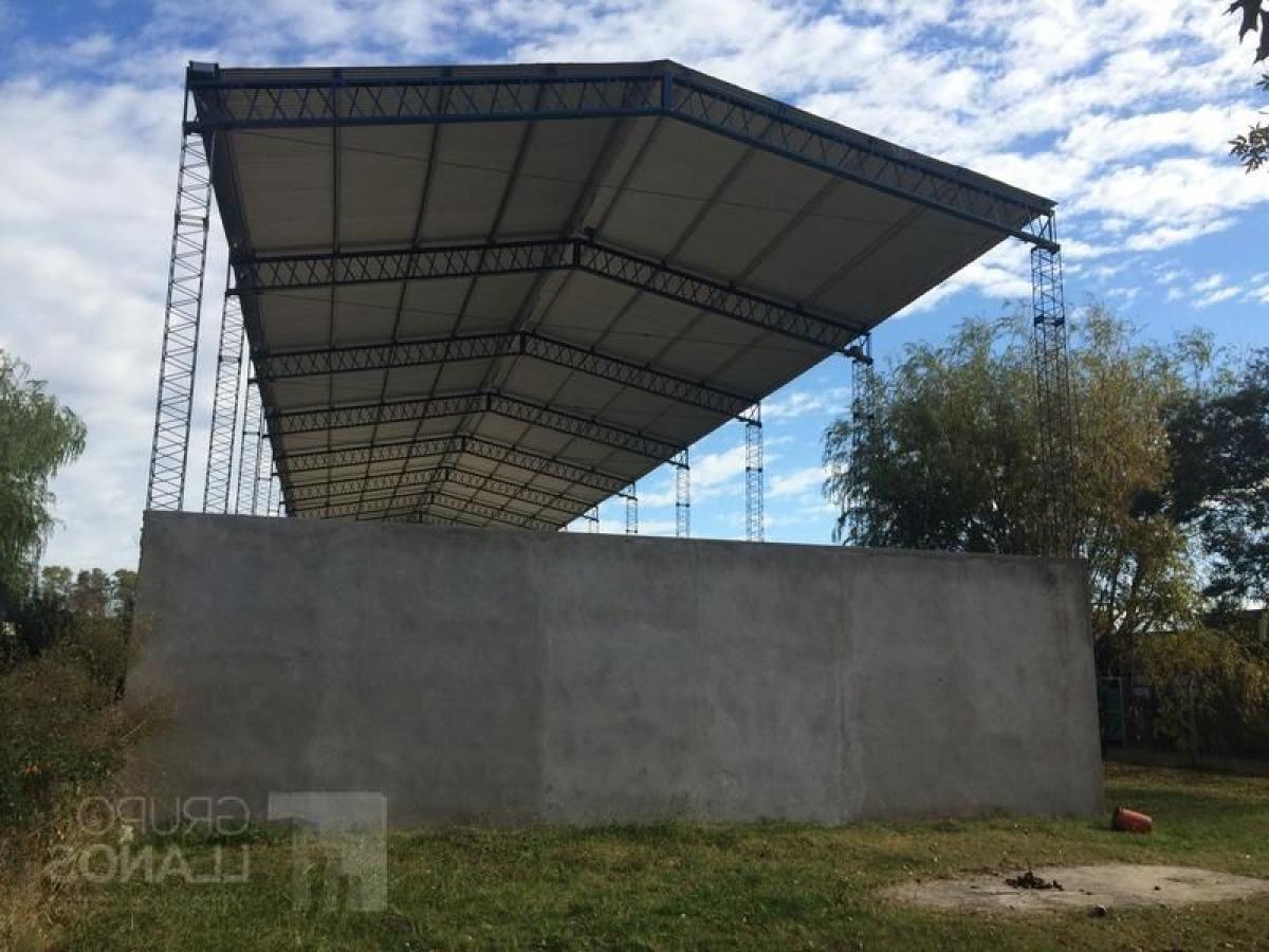 Gewerbliche Immobilie in Lujan, Argentina, Nr. 26475