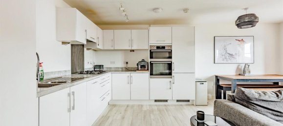 2 bedrooms Apartment in Crawley, United Kingdom No. 6285 9