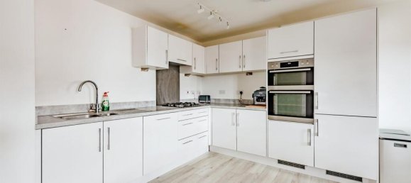 2 bedrooms Apartment in Crawley, United Kingdom No. 6285 3