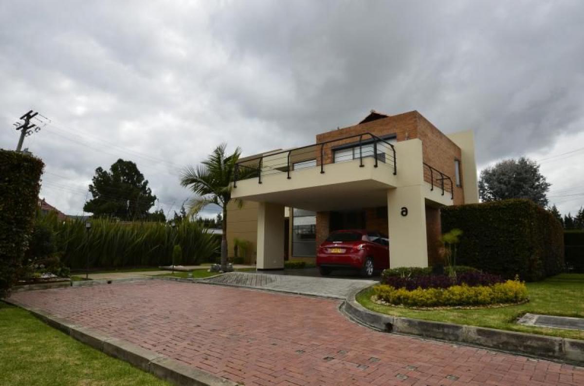 Casa de 3 dormitorios en Cundinamarca, Colombia No. 2322