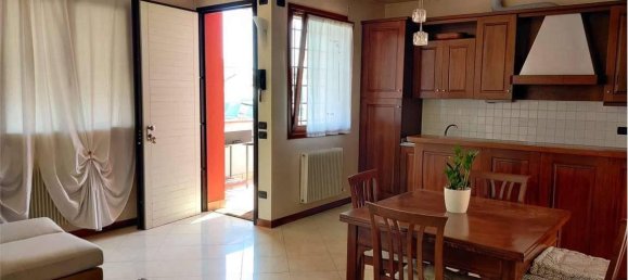 3 rooms Apartment in Giavera del Montello, Italy No. 101887 2