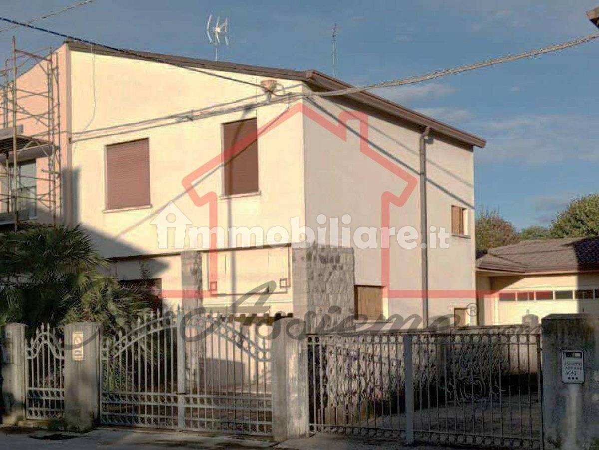 3 bedrooms Villa in Tombolo, Italy No. 320651