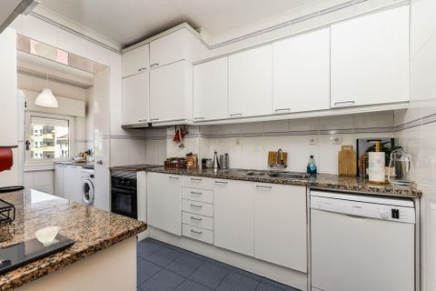 4 bedrooms Apartment in Amadora, Portugal No. 223089