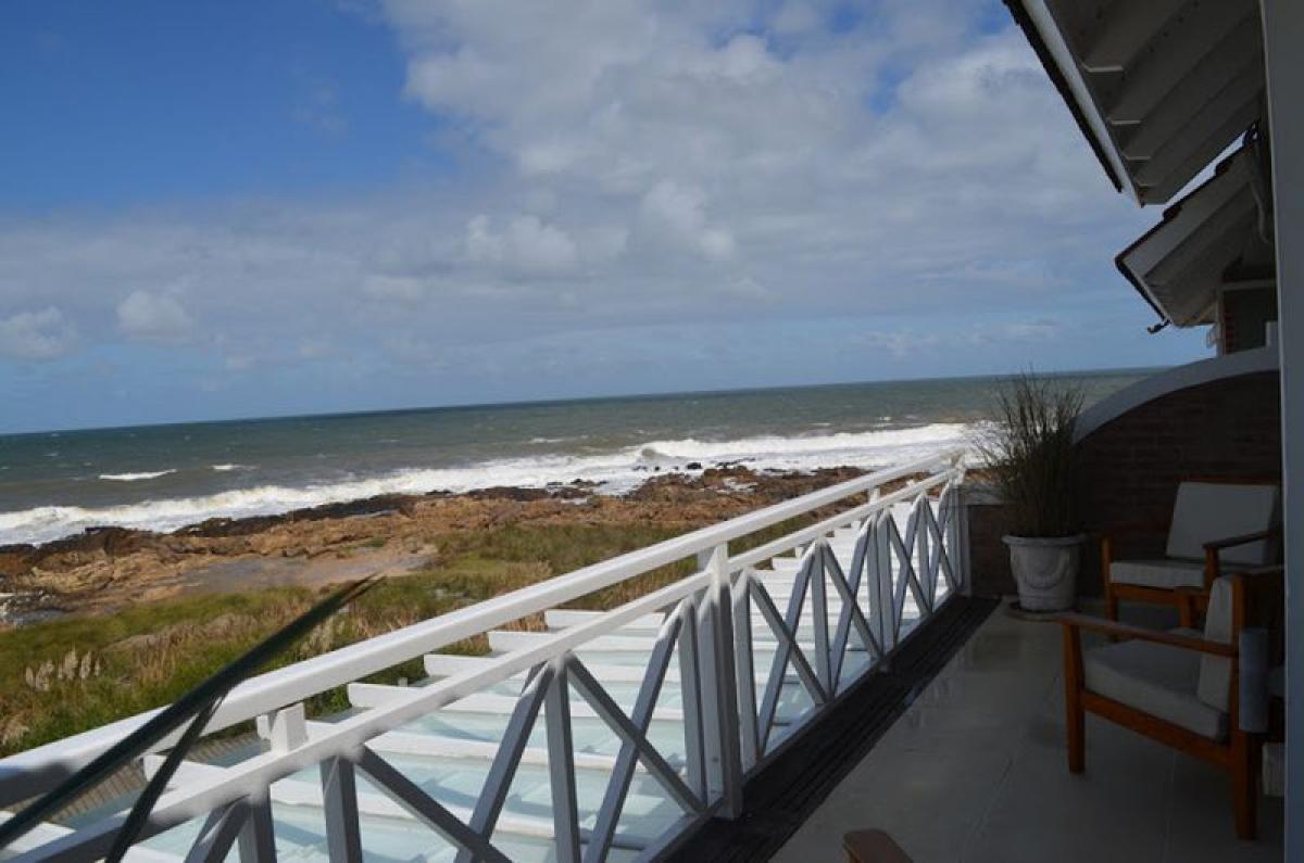 Apartamento de 2 dormitorios en Maldonado, Uruguay No. 6720