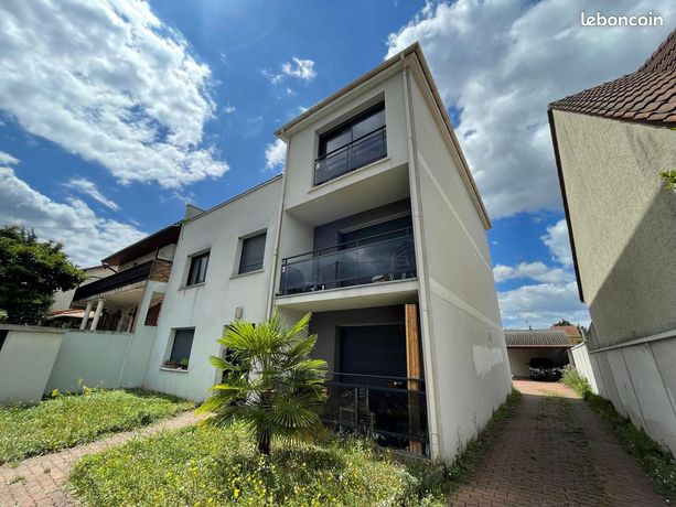 2 Schlafzimmer Wohnung in Le Blanc-Mesnil, France, Nr. 360237