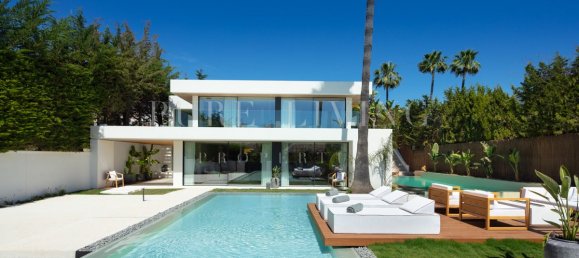 4 bedrooms Villa in Marbella, Spain No. 138603 3