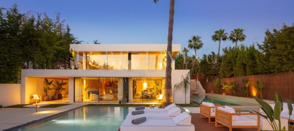 4 bedrooms Villa in Marbella, Spain No. 138603 2