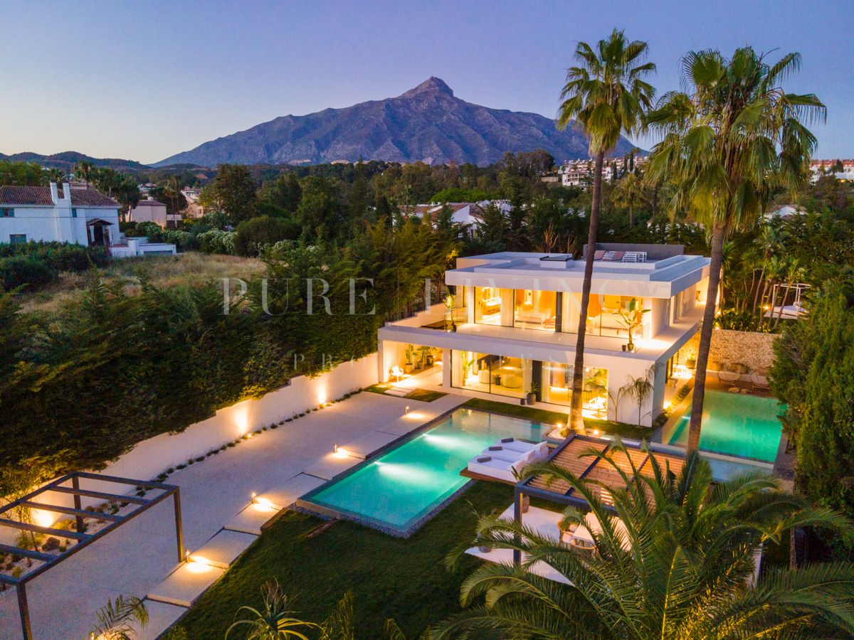 4 bedrooms Villa in Marbella, Spain No. 138603