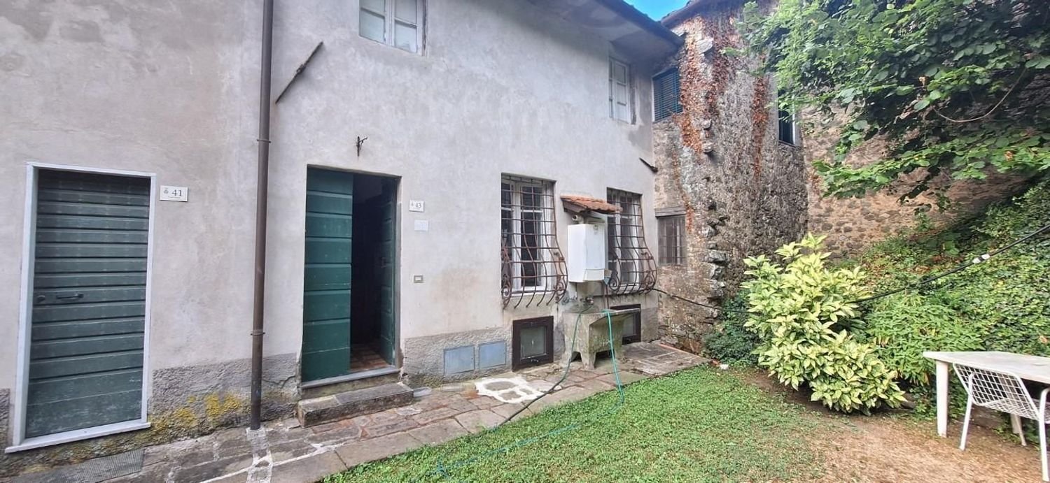 Casa de 9 habitaciónes en Pescaglia, Italy No. 281581