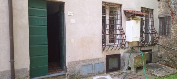 Casa de 9 habitaciónes en Pescaglia, Italy No. 281581 17