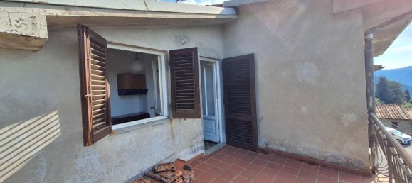 Casa de 9 habitaciónes en Pescaglia, Italy No. 281581 27