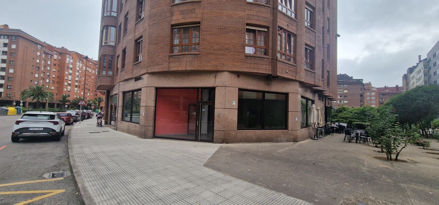 Propiedad comercial en Avilés, Spain 199 m² No. 149771