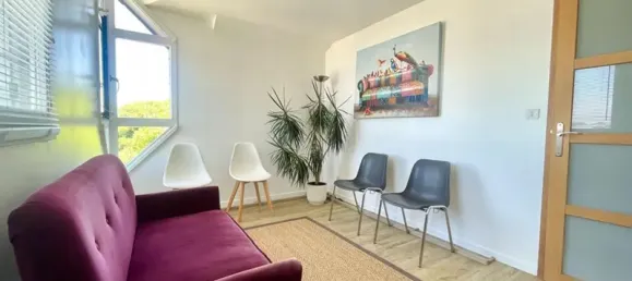 52m² Office in Vannes, France No. 290122 5