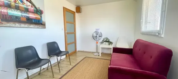 52m² Office in Vannes, France No. 290122 3