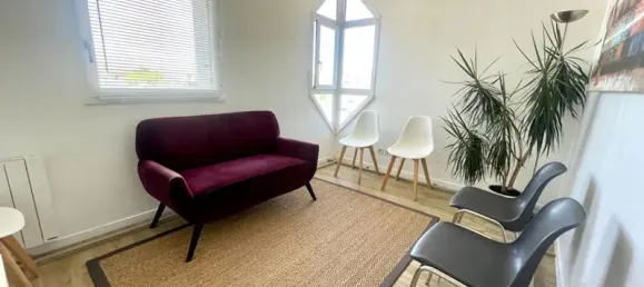 52m² Office in Vannes, France No. 290122 4