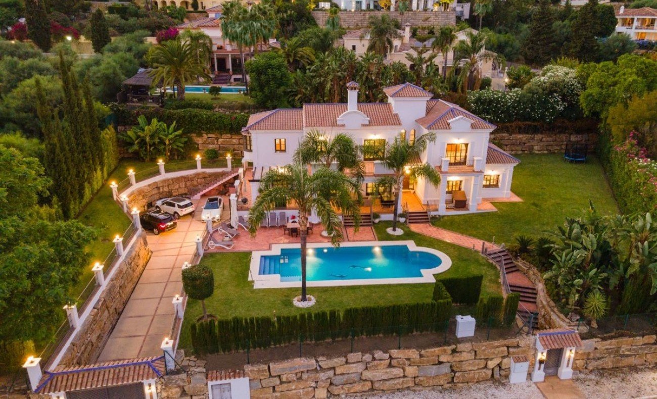 4 bedrooms Villa in Benahavis, Spain No. 4771