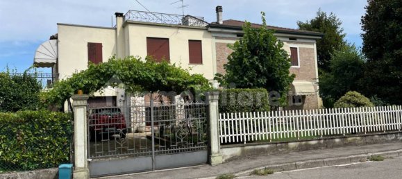 4 bedrooms House in Legnago, Italy No. 310402 2