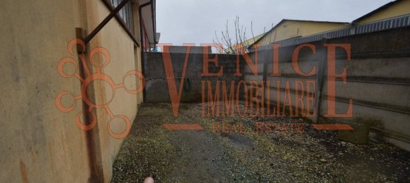 530m² Warehouse in Martellago, Italy No. 317716 11