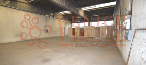 530m² Warehouse in Martellago, Italy No. 317716 4