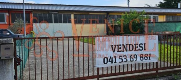 530m² Warehouse in Martellago, Italy No. 317716 2
