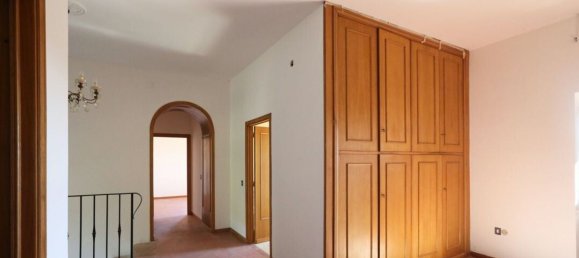 Дом с 10 комнатами в Читта делла Пьеве, Италия № 58040 15