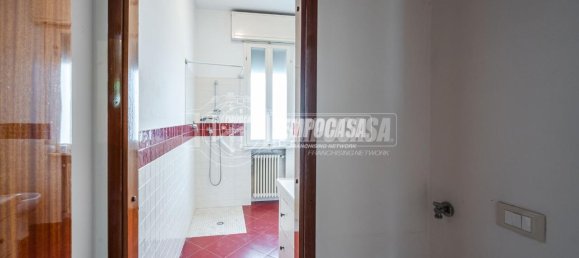 5 rooms Apartment in Medicina, Italy No. 137994 16
