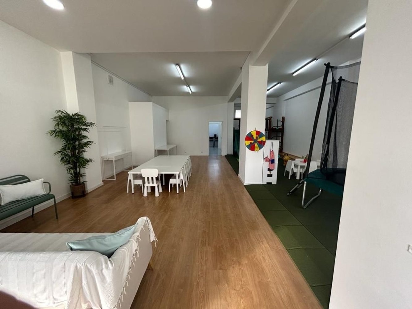 200m² Commercial property in Porto, Portugal No. 332261