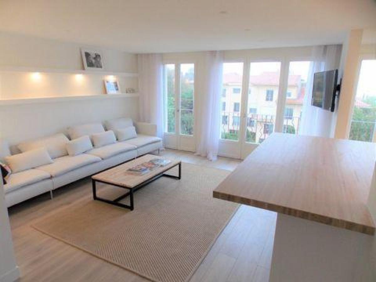 3 bedrooms Condo in Saint-Tropez, France No. 5826