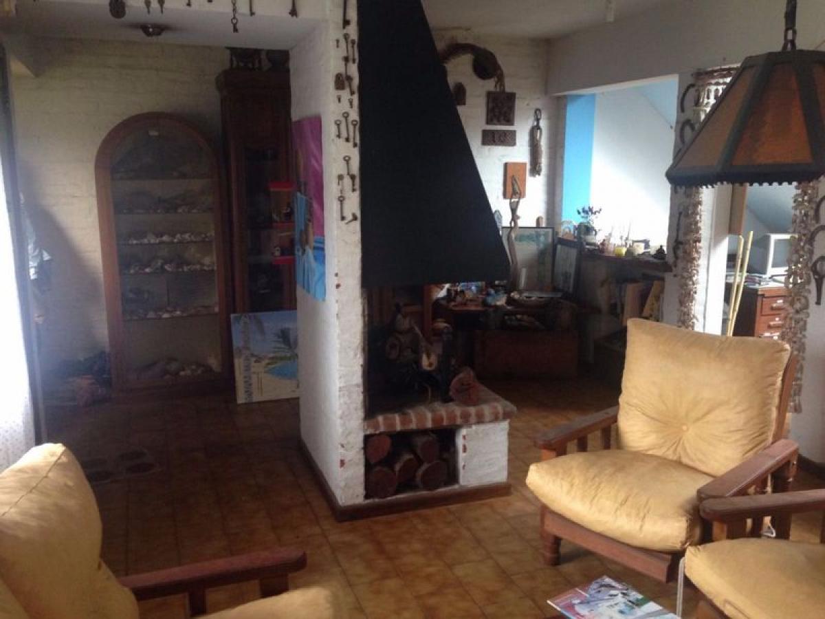 4 bedrooms House in Mar del Plata, Argentina No. 103069