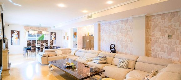 5 bedrooms House in Torrevieja, Spain No. 137856 3