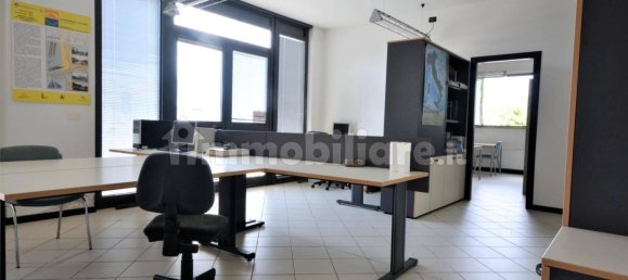 5 rooms Office in Lucca, Italy No. 177982 22