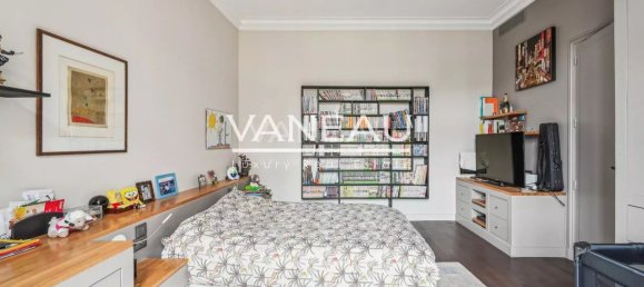 4 bedrooms Apartment in Paris, France No. 143319 12