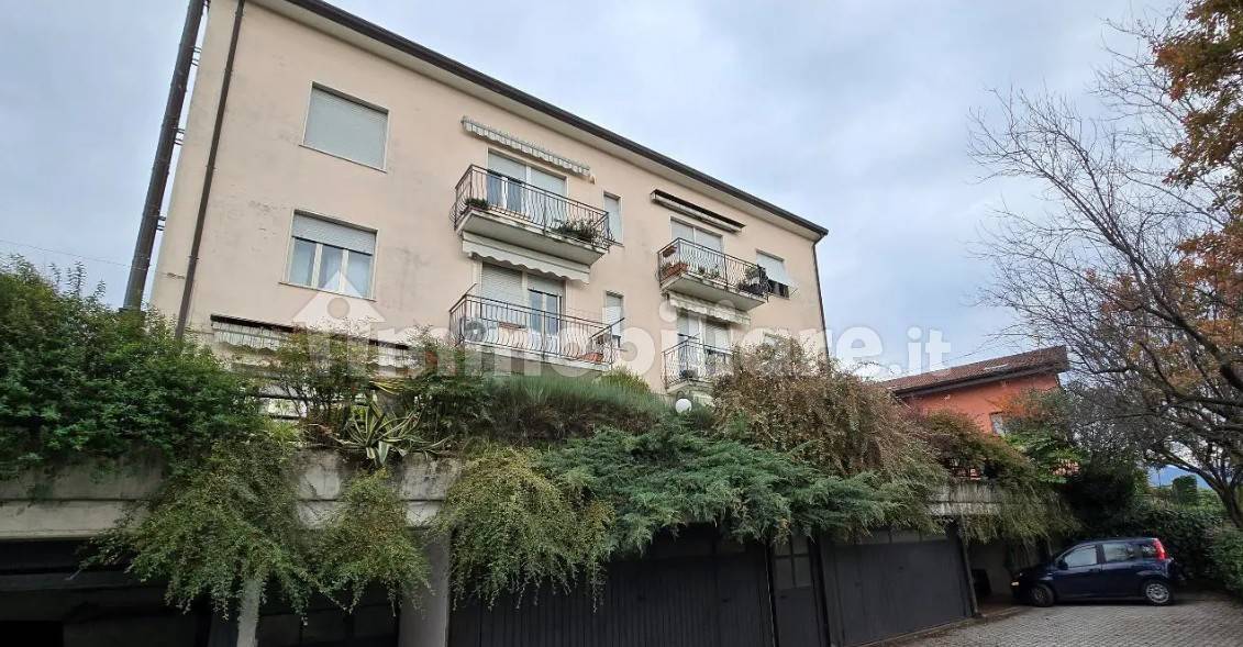 2 bedrooms Apartment in Como, Italy No. 2810