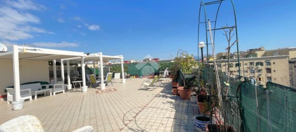 4-Zimmer Wohnung in Naples, Italy, Nr. 146309 3